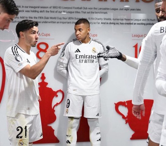 (fan) REAL MADRID FANS 🤍 tweet media