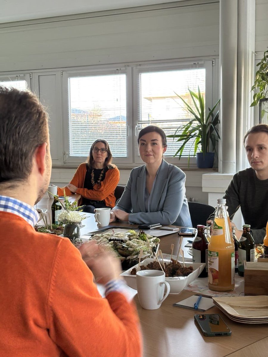 #Endspurt im Wahlkampf! Zusammen mit <a href="/PaulaPiechotta/">Dr. Paula Piechotta MdB - auch auf Bluesky</a> und unserer Parteivorsitzenden <a href="/fbrantner/">Franziska Brantner</a> trafen wir uns mit regionalen Unternehmer:innen zum wirtschaftspolitischen #Frühstück. 

Ein toller offener und konstruktiver Austausch: Es ging um Erfolge der #Bundesregierung in der