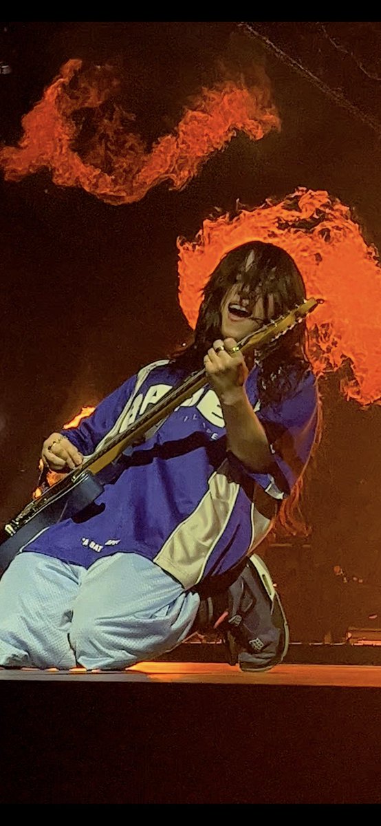 ineedmorebillie's tweet photo. tonight’s guitar shred https://t.co/cL0yFIXPCo