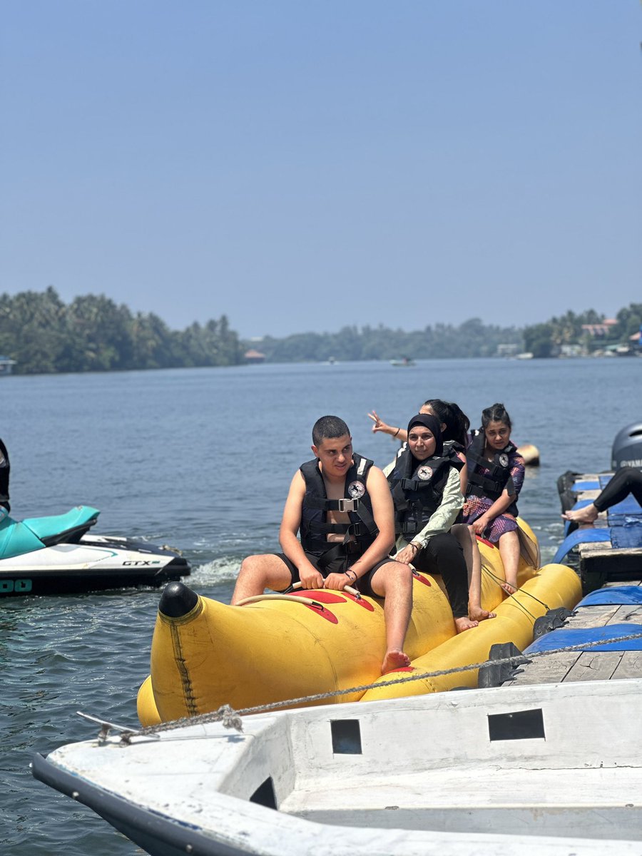 Travel with Roshan
#SRILANKA nuwaraeliya
#مالديف
#المالديف
#جزر_المالديف
#اندونيسيا
#جورجيا
#مسافر 
#مسافرون_العرب
#سياحة
#سيريلانكا #سريلانكا  #سيرلانكا 
#دبي 
#الامارت
#شهر_عسل #سريلانكا