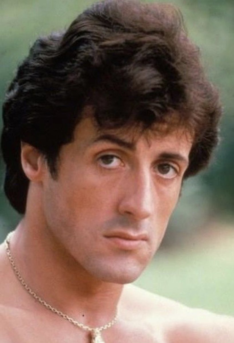 LoveBling6's tweet image. #SylvesterStallone is a #Whitehat  #GoodGuy! 
#GodsArmy. #WPP #HERQ #WarriQr  #Angel👼 #Whitehat 
Imho the recent pics are not the Real Stallone! 
#StalloneRQCKS 🤍✨🤍✨🤍✨