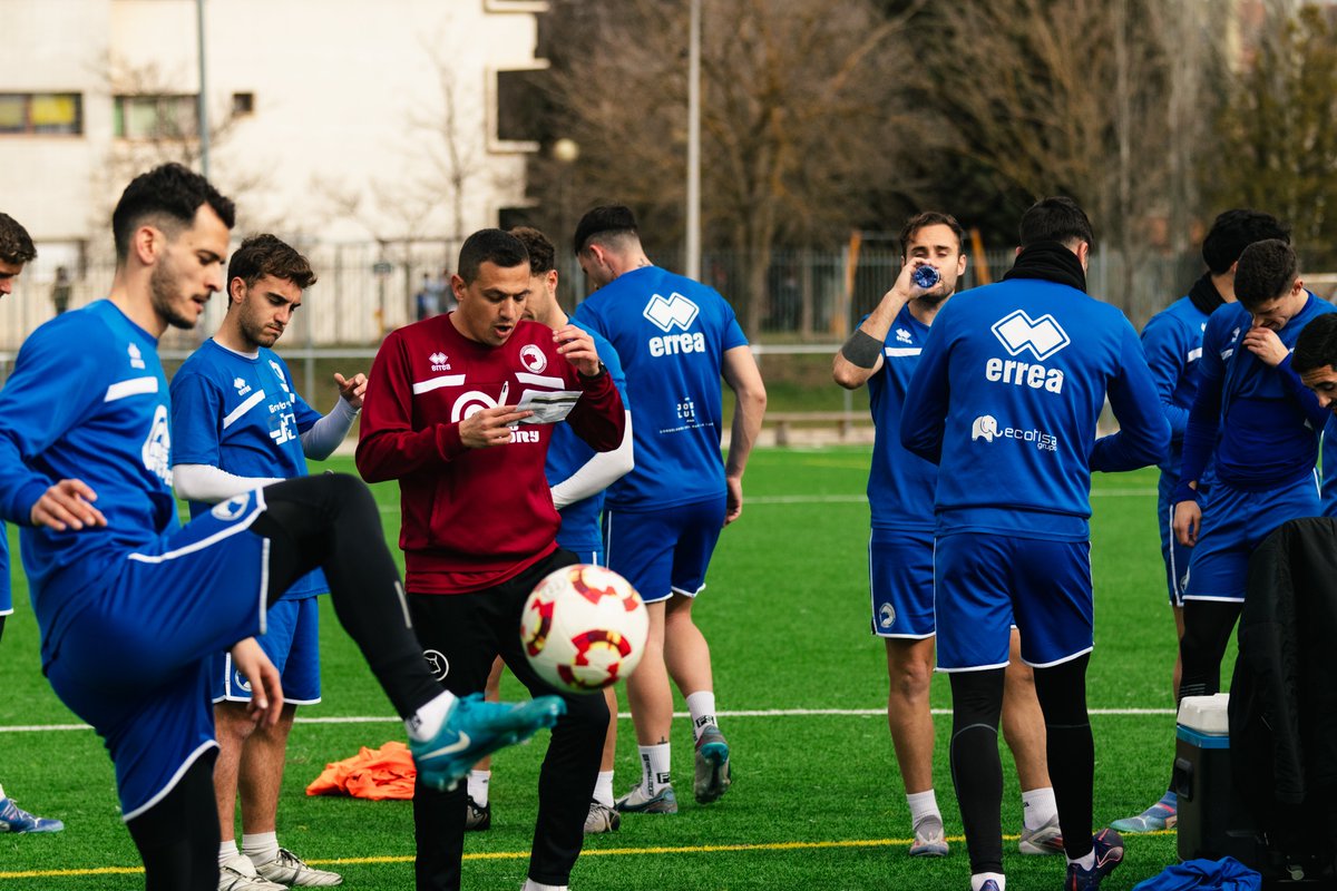 🎧SER Deportivos

⚽️LA OPINIÓN de <a href="/ChamorroDC/">Dani Chamorro</a> 

👉"Con un poquito más <a href="/UnionistasCF/">Unionistas de Salamanca CF</a> estaría en una posición privilegiada pero tiene tiempo de reafirmarse. En el vestuario es normal que entren dudas fuera de casa aunque se ha competido bien varias veces"

▶️cadenaser.com/audio/17401503…