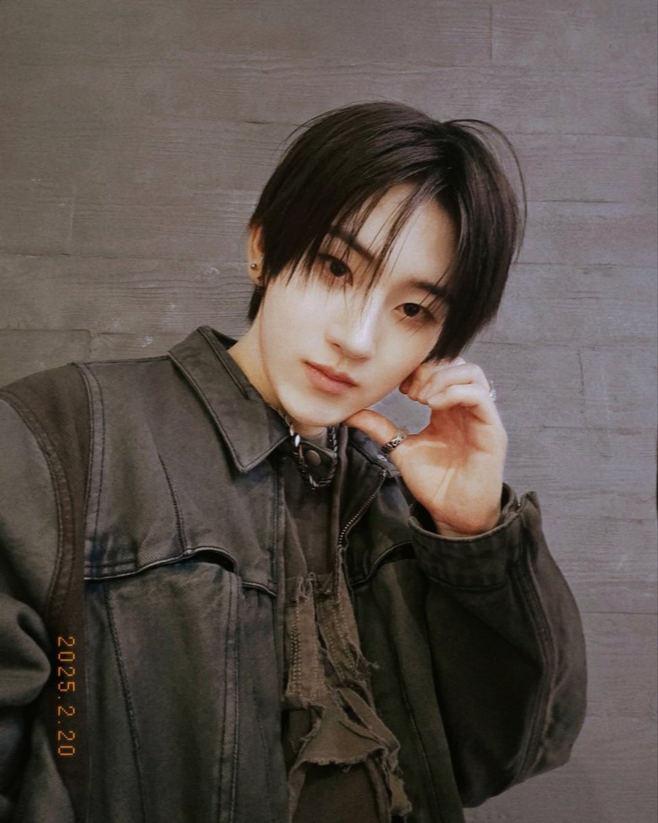 gyehoonlee's tweet photo. Making this pose is one of my favorites now. https://t.co/kz3ymAIUAw
