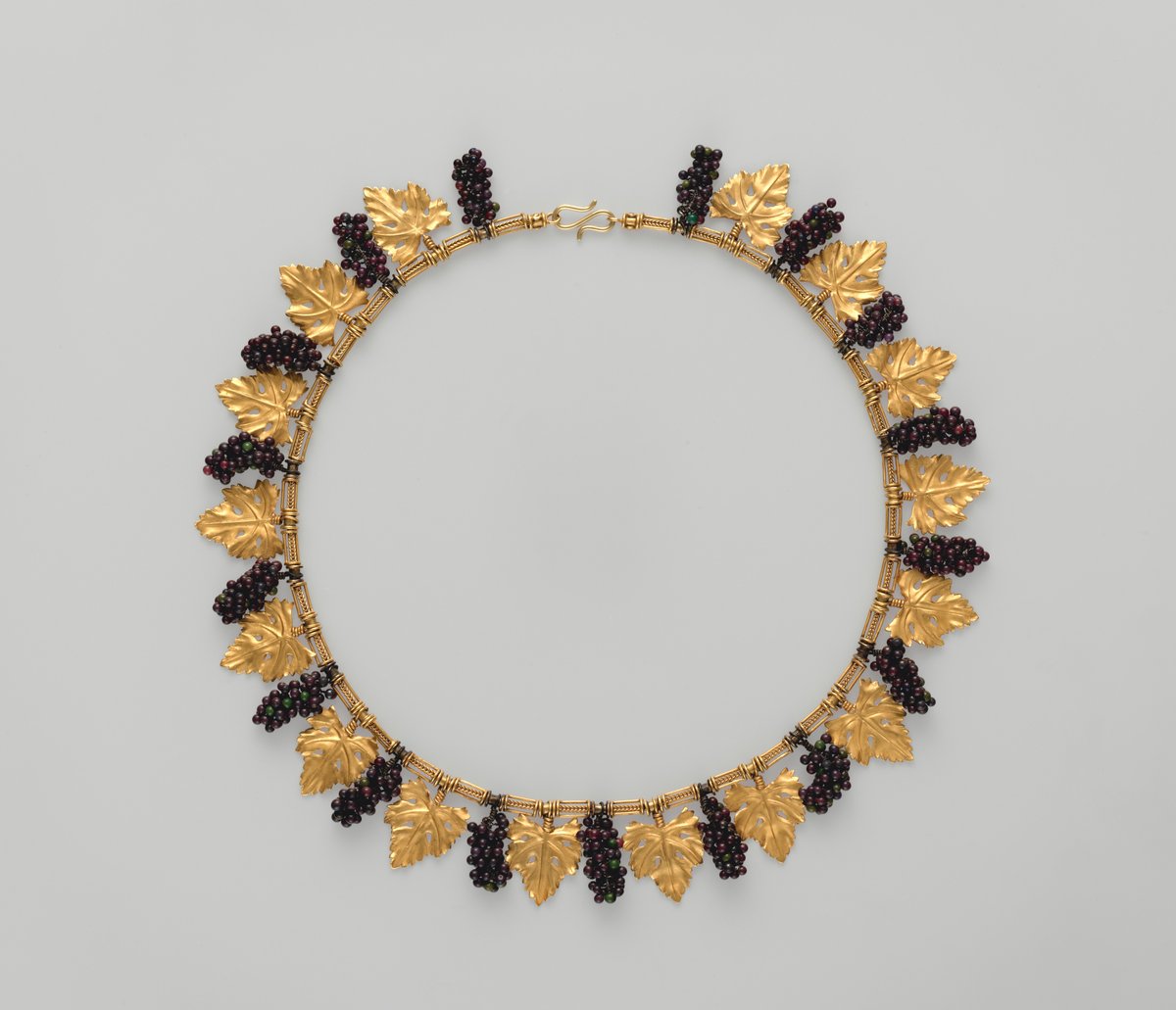 wikivictorian's tweet image. Archaeological revival necklace by Castellani, 1880. The MET.