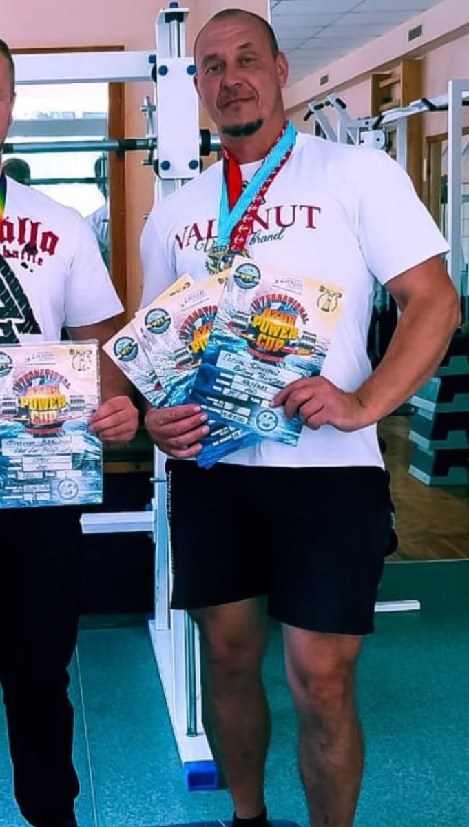 Сьогодні, 21 лютого, Госпітальєру - другу Папаю мало б виповнитися 49 років.

Спокійний та скромний, Дмитро Гоголь вдало поєднував тренерську діяльність, армліфтинг та ротації на фронті.

Він працював Заради кожного життя.

Памʼятаємо, друже Папай!