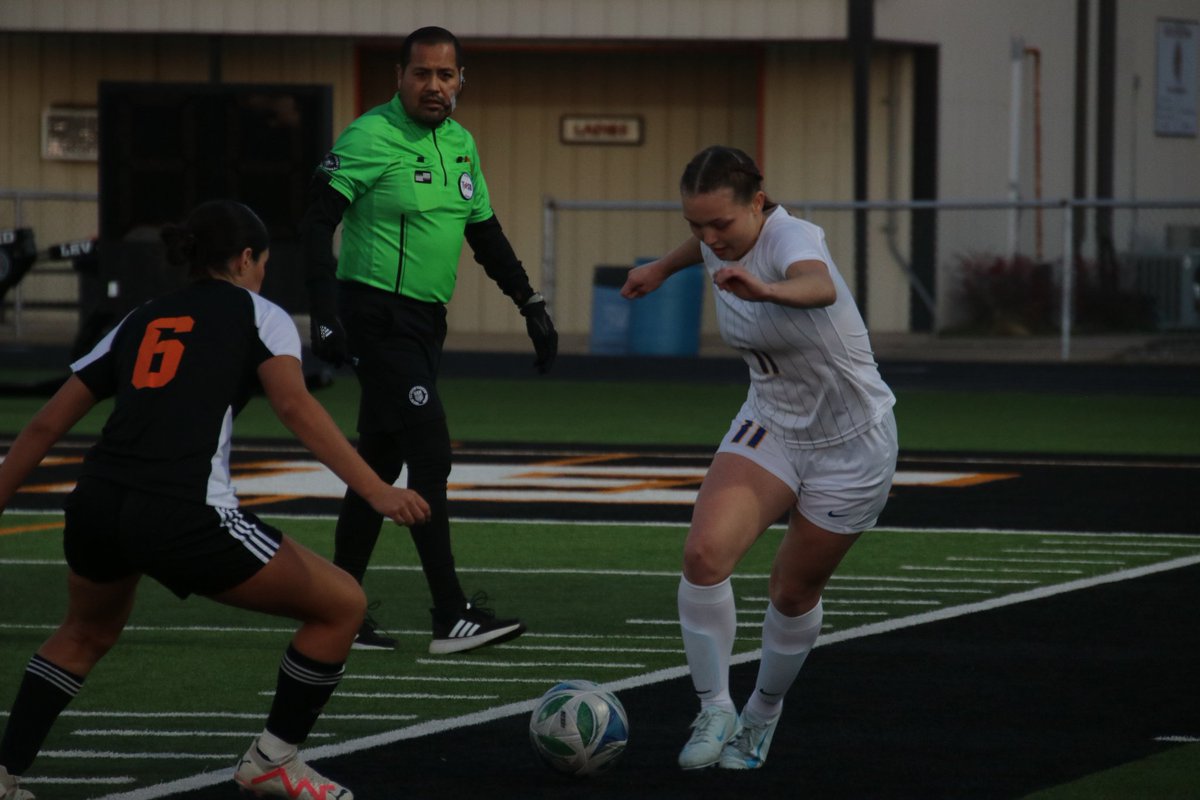 Our Varsity Bearettes are on the road to take on Lindale! Kickoff is at 6pm! #RTS #BetterEveryDay <a href="/50_50Pod/">The 50/50 Podcast ⚽️🎙</a> <a href="/BrownsboroHigh/">Brownsboro High School</a> <a href="/tascosoccer/">TASCO</a> <a href="/LethalSoccer/">Coach Duque</a> <a href="/BISD_Tweet/">Brownsboro ISD</a>