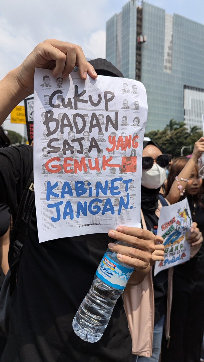 RayhanSultanD's tweet photo. Hari ini #IndonesiaGelap https://t.co/n5nuhx6GpL