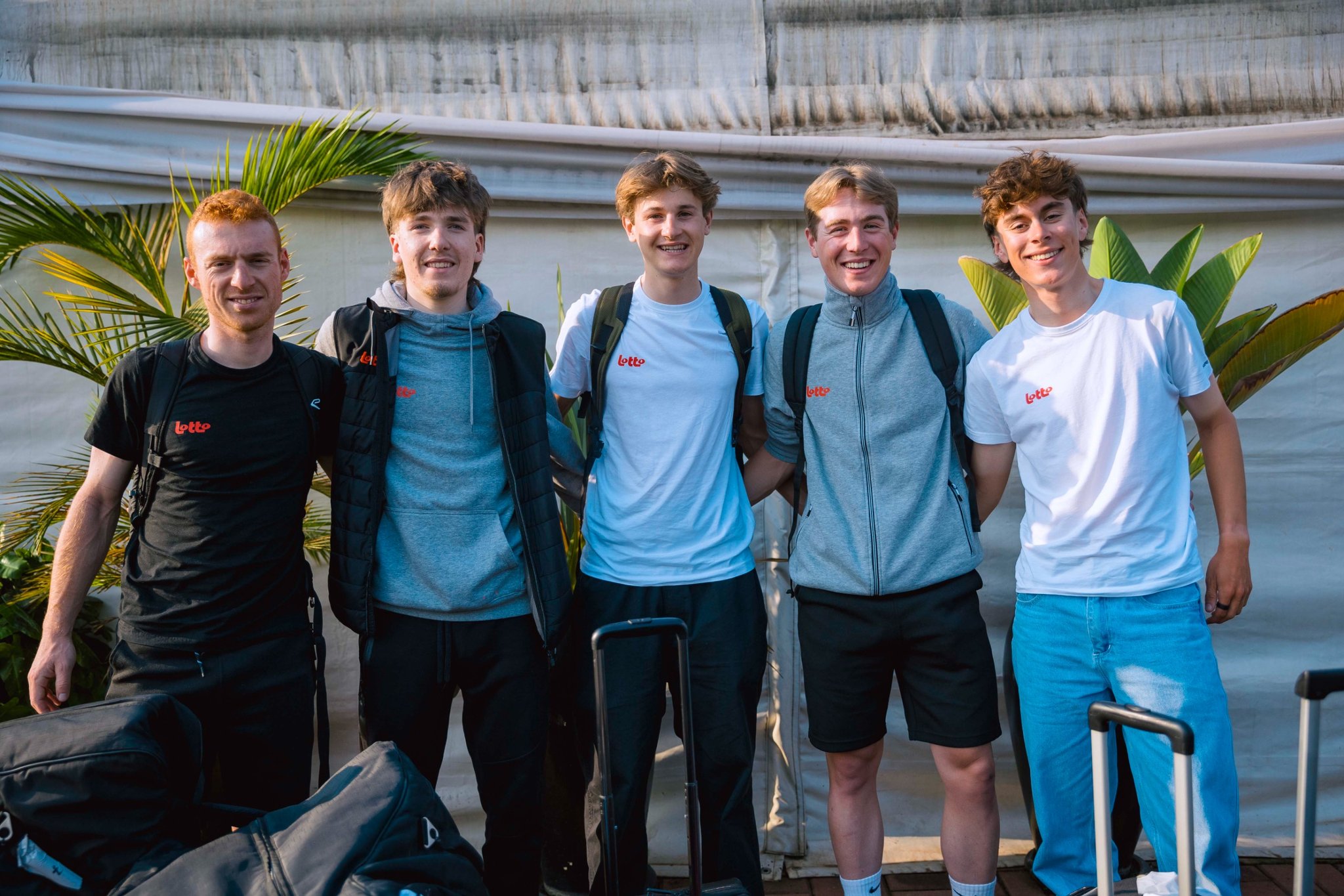 GkUkfBJXoAAOF0a?format=jpg&name=large