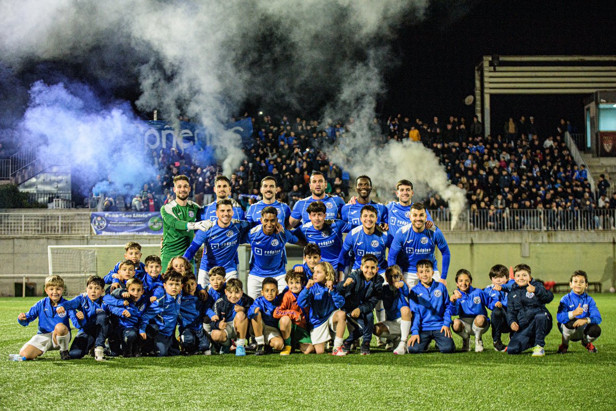 La gente preguntará ¿por qué lo hacen?...

La respuesta es muy fácil de entender…

“Es el VICAL es MI BARRIO, es MI GENTE… eso vale MÁS que GANAR o PERDER.”

💙

#Soñemos