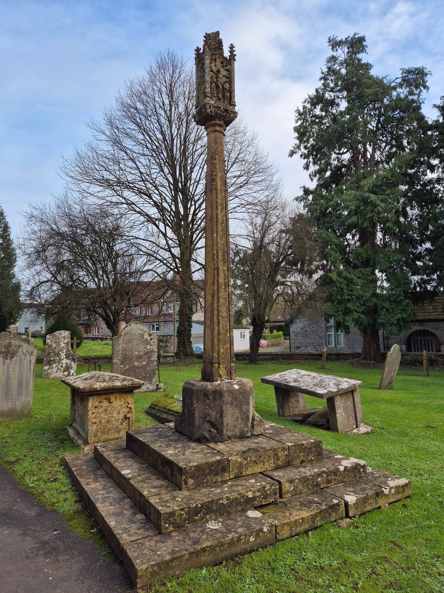 TheHistoryMouse's tweet photo. Another example of a #StandingCross, this from the last church Mouse visited #StMatthewWookey. These crosses were placed in markets, villages and churchyards largely C13 onwards. The shaft and head here renewed C19 but often the original heads were smashed during the Commonwealth https://t.co/2yPUb5Ckan