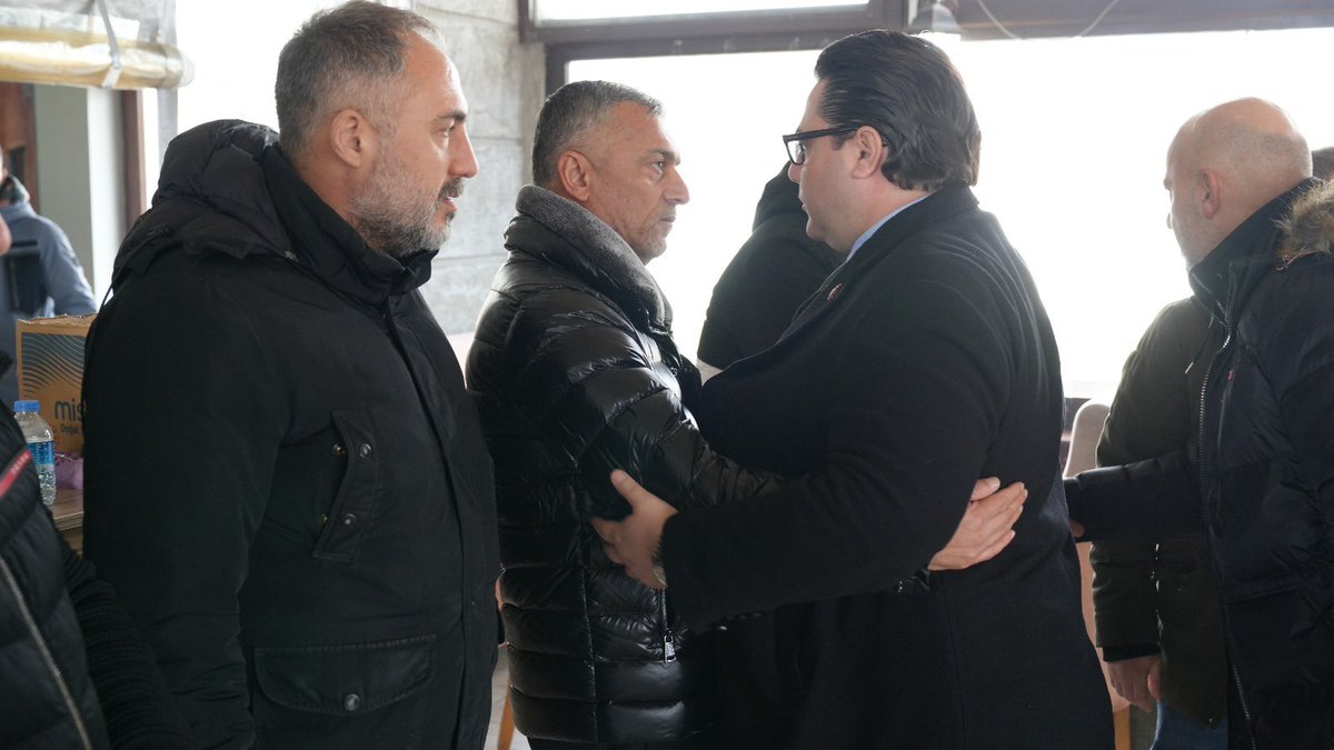 İlç̧emizde dün yaşanan elim trafik kazasında vefat eden komşularımız; Bölgemiz esnafları merhum Kadir Çetinkaya ve merhum Orhan Yıldız'ın Cenaze Namazlarına ardından Taziyelerine katılım sağladık. Komşularımıza Allah'tan rahmet, yakınlarına ve sevenlerine başsağlığı dileriz.