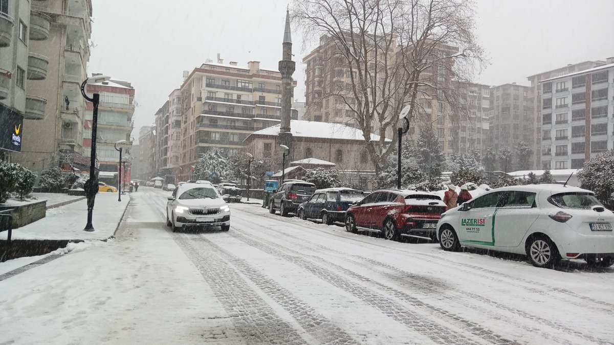 aktuel53's tweet photo. RİZE’DE YOĞUN KAR YAĞIŞI..
#Rize Merkez ve yöresini etkisi altına alan yoğun #kar yağışı, aralıksız devam ediyor
https://t.co/KaXXVAdF1v
#RizeMerkez https://t.co/2OerarMMDN