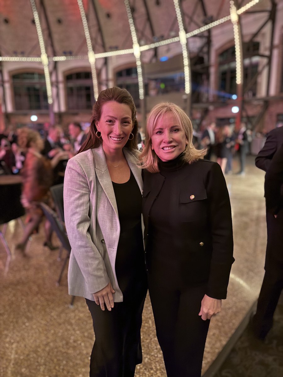 LAUNCHTWS's tweet photo. LAUNCH President Jean Rollo was formally recognized for her Chicago Titan 100 award last night during at ceremony held in the Aon Ballroom at the Chicago Navy Pier. Congratulations, Jean!
#GoWithLAUNCH #weleadwepartnerwecare #titan100 #titan100program #topceo #leadership https://t.co/EydgzwfPN9