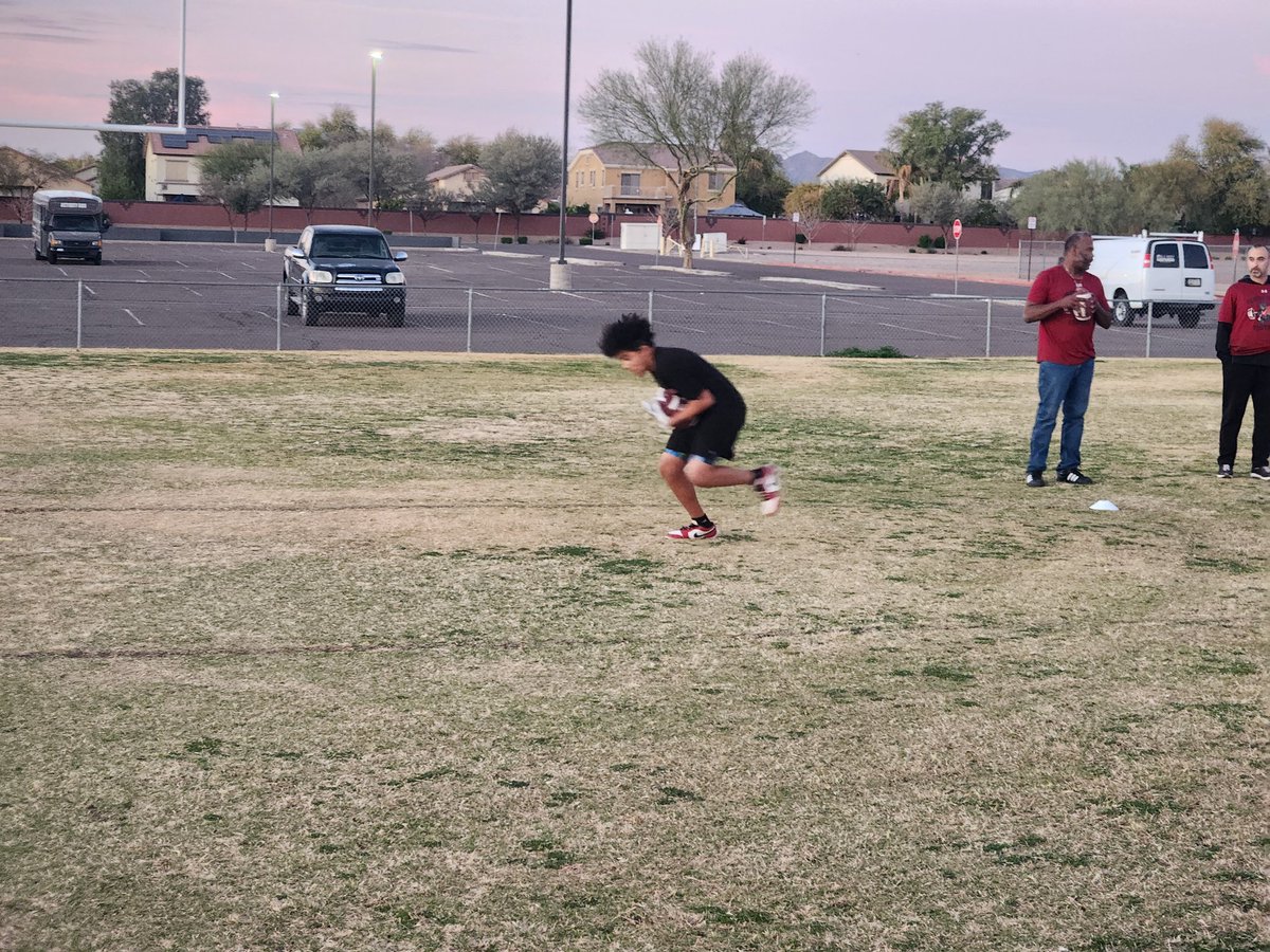Coach Beamon (@ejbeamon) on Twitter photo Another opportunity to work with our youth. <a href="/DRJaguarsFB/">Desert Ridge Jaguars Football</a> #youthcamp2025 Another opportunity to work with our youth. <a href="/DRJaguarsFB/">Desert Ridge Jaguars Football</a> #youthcamp2025