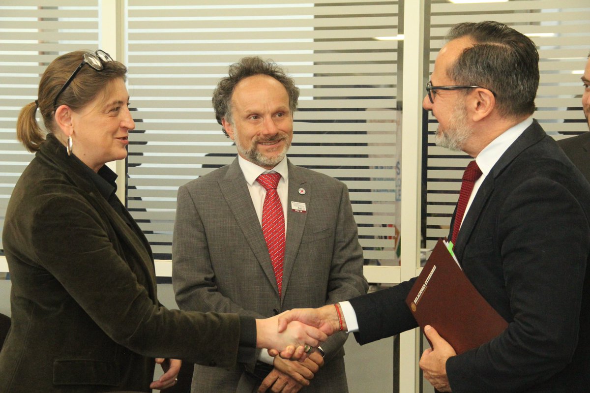 Durante la visita de Elena Ajmone, directora regional para las Américas del <a href="/ICRC/">ICRC</a> le reiteré el apoyo de🇲🇽por el trabajo humanitario que realizan en todo el mundo en un contexto de constantes violaciones al DIH. ¡En los conflictos y en las guerras también existen reglas!
