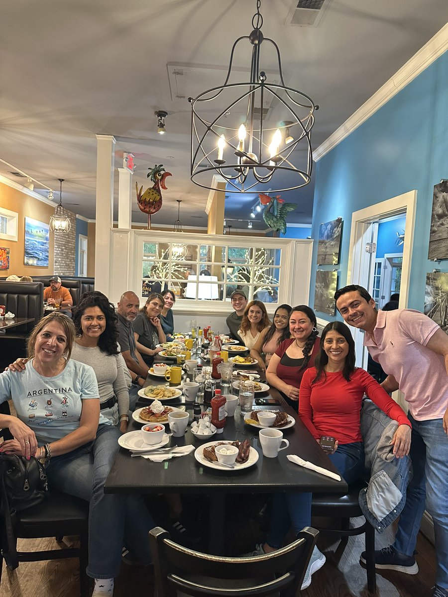 0921Aleja's tweet photo. We had a delicious brunch with all the teachers! 🍽️ It was a great time full of good food, laughter, and amazing conversations. So thankful for these moments together! #BrunchWithTeachers #GoodTimes #UnitingOurWorld @ParticipateLrng @paola_weimann @teachingpeques @Marcela_teach https://t.co/cb9gfyqWEv
