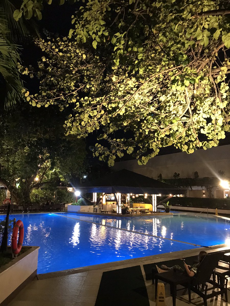 GreenDei's tweet image. Tonight’s mood: in between the atrium

#poolview #manila #thisismanila  #deiville