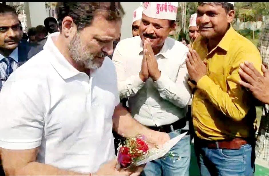 अटेवा टीम रायबरेली राहुल गांधी जी से मिली। #OPS के मुद्दे को प्रमुखता से लेने का दिया आश्वासन