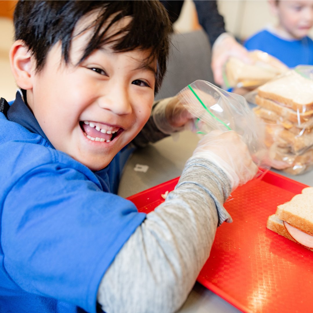 stthomasmedina's tweet photo. Bearers of Light: St. Thomas' Summer Camp 

This past summer, our Passport to Peace camp for ages 4–5th grade partnered with Bellevue LifeSpring to create snack bags for kids without lunches in Bellevue School District summer school. 

#StThomasMedina #EpiscopalChurch #Medina https://t.co/7OGSkrRCBy