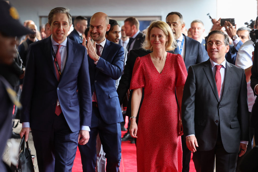 Kaja Kallas (@kajakallas) on Twitter photo In a world of challenges, we choose cooperation.
At the G20 in Johannesburg, Europe stood as one – showing our strong commitment to work with like-minded partners.
We can achieve so much when we move forward together. In a world of challenges, we choose cooperation.
At the G20 in Johannesburg, Europe stood as one – showing our strong commitment to work with like-minded partners.
We can achieve so much when we move forward together.