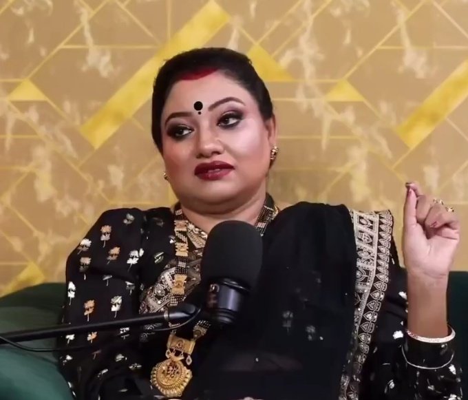 एक वीडियो वायरल हो रहा है जिसमें एक महिला किसी Podcast में बैठी हुईं हैं, जहाँ वह बताती हैं कि 

वह किसी रेस्टोरेंट में गईं थीं तो पीछे की सीट पर किसी ने नॉन वेज बिरयानी ऑर्डर कर दी जिसे देखकर यह लोग वहीं रोने लगे और उसके बाद

इन लोगों ने कई दिनों तक पंचगव्य यानि गाय के गोबर का