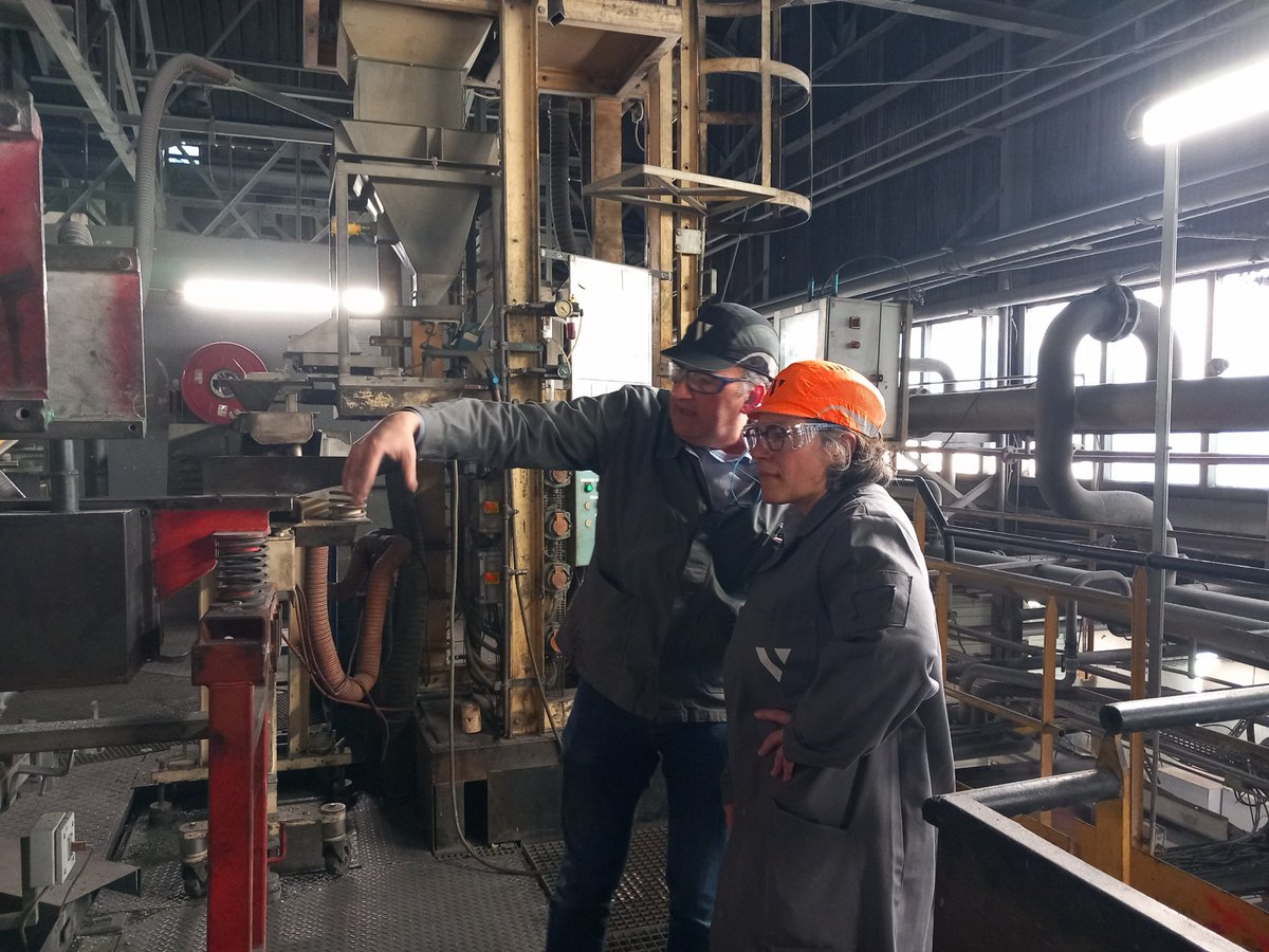 #Industrie
La sous-préfète de #Dieppe a visité le site de l’entreprise Verescence à Mers-les-Bains et Le Tréport, un acteur industriel majeur qui emploie 800 personnes en #SeineMaritime.

L’entreprise s’inscrit dans une démarche forte de développement durable avec l’objectif