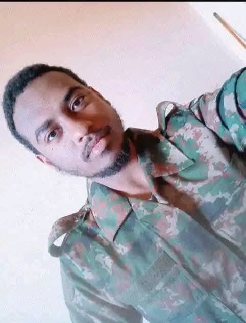 Sudan_tweet's tweet photo. الأبطال مزمل عبد الباسط و عزام أبوسليم من شهداء سلاح المدرعات الذين لبوا نداء ربهم وهم يدافعون عن #السودان .
نسأل المولى عز وجل أن يتقبلهم مع الشهداء، ويحشرهم مع زمرة الأصفياء.
#السودان_ينتصر https://t.co/HPgNW6Z9Vy