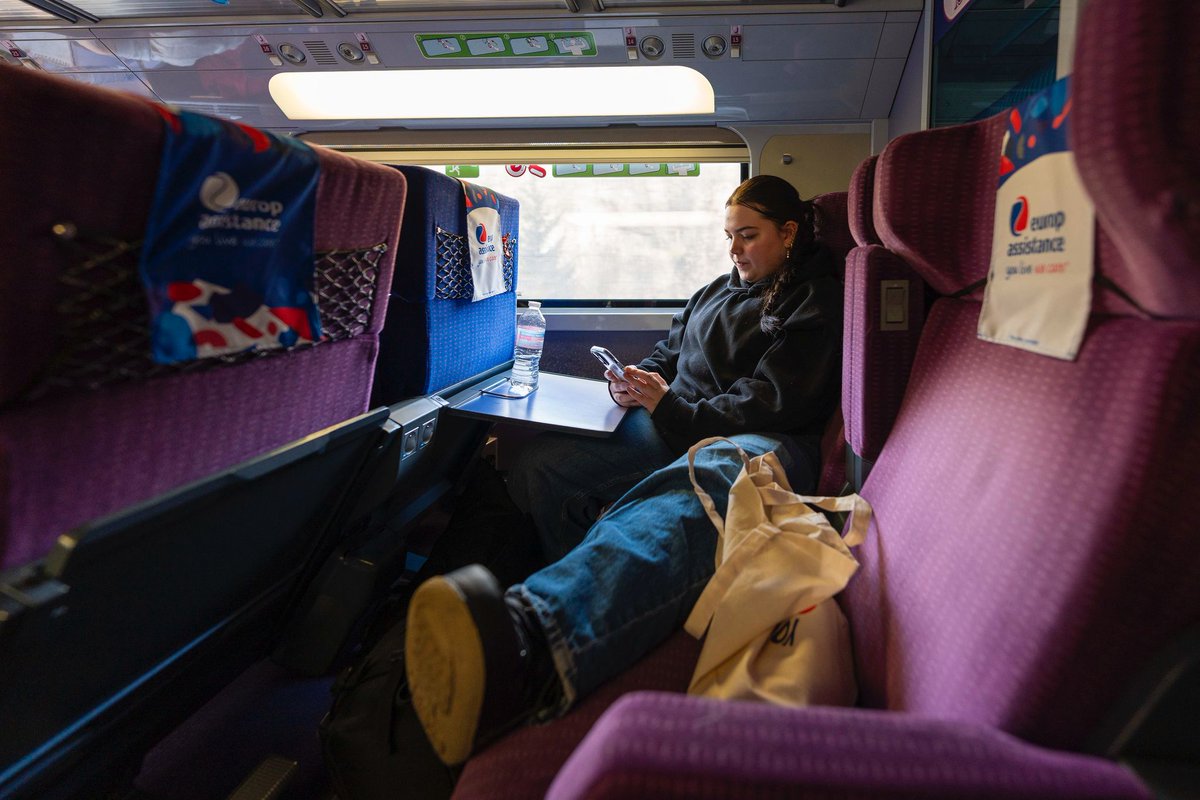 🚂 Embarquez à bord du TGV au départ d'Annecy pour rapatrier les skieurs accidentés dans les Alpes.

Comme chaque année, les équipes d'Europ Assistance mettent tout en œuvre pour assurer un retour confortable et sécurisé à ses clients et ceux de ses partenaires.

#youlivewecare