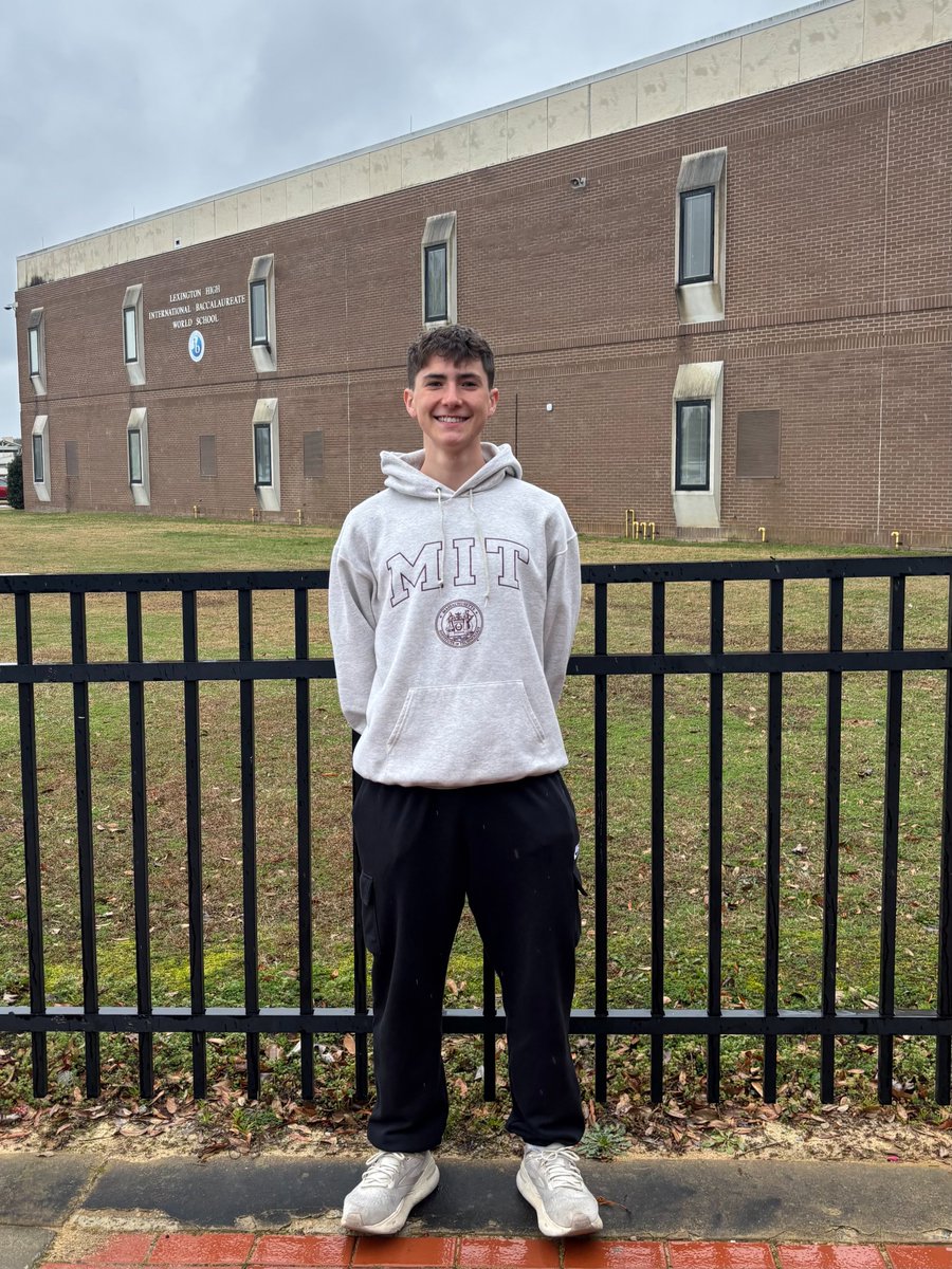 Congratulations to senior, William Robles who was selected as a candidate for the US Presidential Scholars Program. William was chosen for his outstanding performance on the College Board SAT. Way to go, William! #haiLtothee25 #LexingtonOne