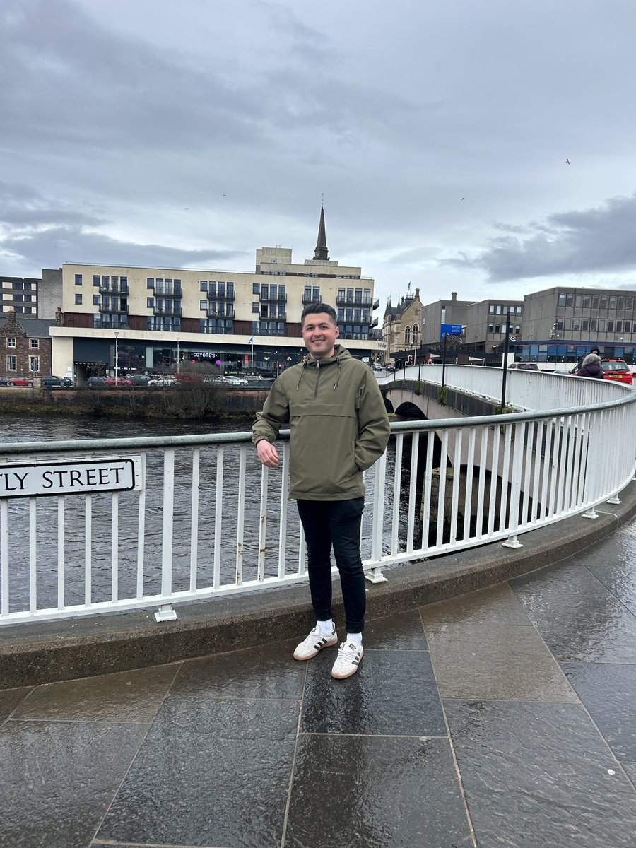 Pit stop at the bank machine. First gig in Inverness tonight. Then onto Aberdeen tomorrow. 🎶