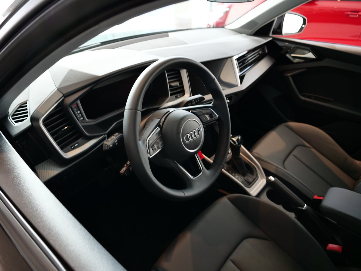 MSonirkollie's tweet image. ALL NEW AUDI A1 SPORTBACK 2025 FULL VIDEO👇
youtu.be/_7zSbDs4bZM
PLEASE LIKE &amp;amp; SHARE. THANKS 

 #audi #audia1 #a1 #carreview #automobile #safety #driver #Sportback