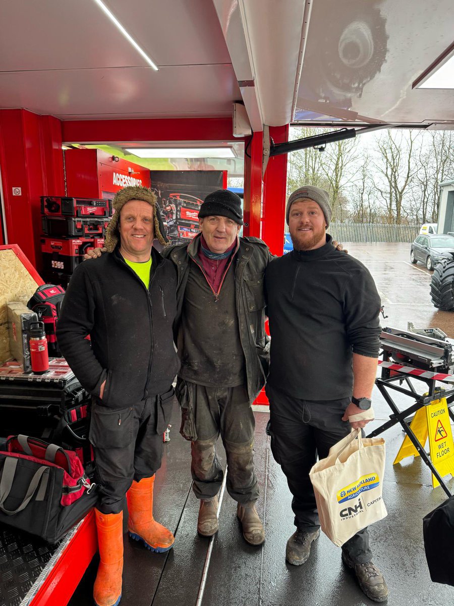 WSH love meeting mighty followers and getting a selfie whilst chatting🤳🏻l🪚 Great meeting you Allan and Tommy at the Milwaukee day in Lanark - always come say hi 👋 🙌 #learning #tutorial #question #answer #bespoke #timberfence #followers #share #viral #fyp #grow #fypage #like