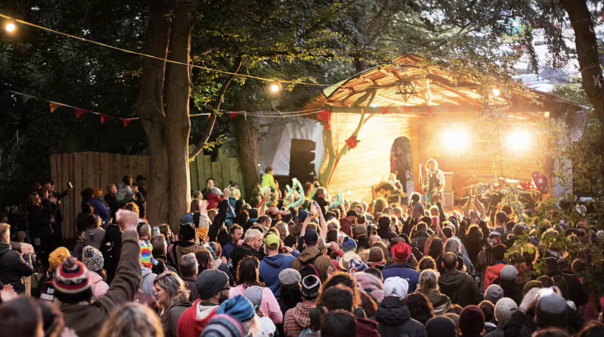 Hot Press (@hotpress) on Twitter photo Following a three-year break, <a href="/Vantastival/">Vantastival</a> is set to make its highly anticipated return to Beaulieu House & Gardens this September – with <a href="/HousePlantsIE/">HousePlants.</a>, <a href="/JuniorBrotherIE/">Junior Brother</a> and <a href="/TheBonnymen/">The Bonny Men</a> among the first wave of acts...
hotpress.com/music/vantasti… Following a three-year break, <a href="/Vantastival/">Vantastival</a> is set to make its highly anticipated return to Beaulieu House & Gardens this September – with <a href="/HousePlantsIE/">HousePlants.</a>, <a href="/JuniorBrotherIE/">Junior Brother</a> and <a href="/TheBonnymen/">The Bonny Men</a> among the first wave of acts...
hotpress.com/music/vantasti…