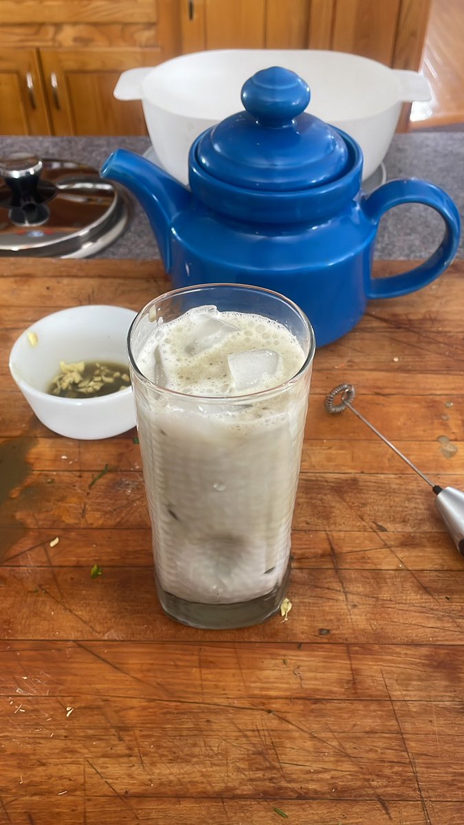 CleanandHumble's tweet photo. A matcha latte is just an elaborate way for an adult to make a glass of flavored milk! Like with Nestle Quick! #matcha #matchalatte #chocolatemilk https://t.co/HaychDtz2e