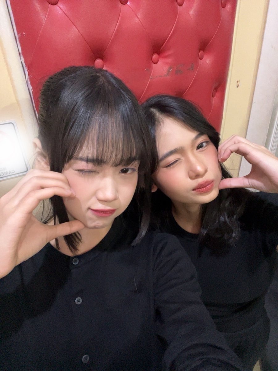 AR_LanaJKT48's tweet photo. SAMAA KAK @S_FloraJKT48 😚❤️❤️ https://t.co/SS7LC8y0NV