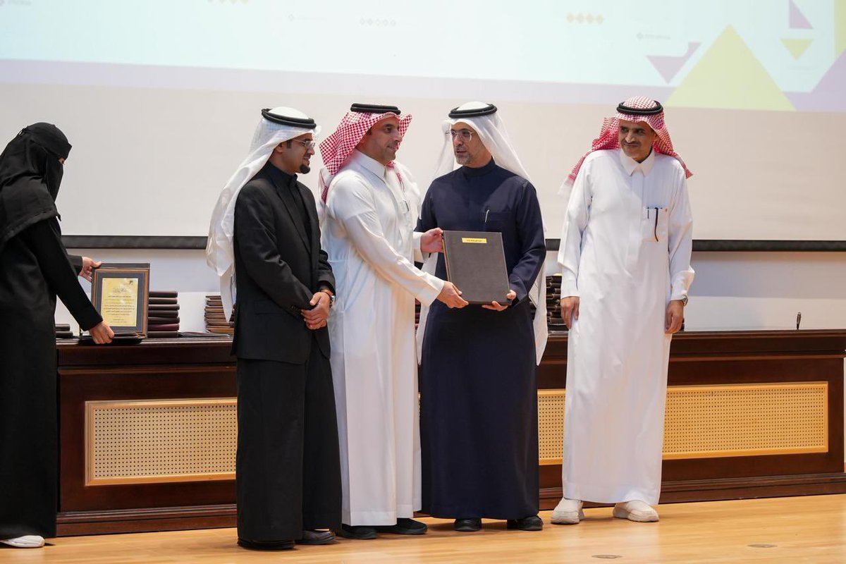 Sci_BU's tweet photo. #تغطية 
#جامعة_الباحة
أقامت كلية العلوم احتفالاً لتكريم الجهات واعضاء هيئة التدريس والموظفين بمناسبة حصول قسمي الأحياء والفيزياء على الاعتماد البرامجي من هيئة تقويم التعليم والتدريب ممثلة في المركز الوطني للتقويم والاعتماد الأكاديمي. https://t.co/YMzaJz9rV1