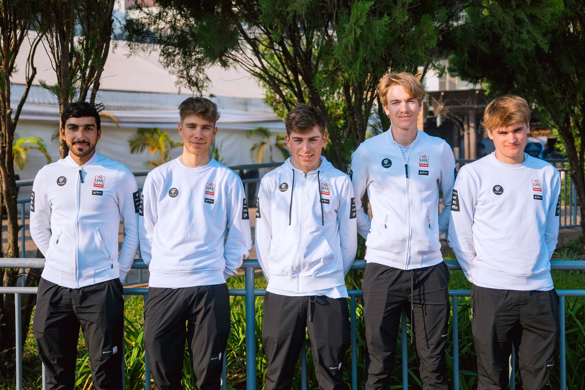 GkUwDECXgAYh1rV?format=jpg&name=large