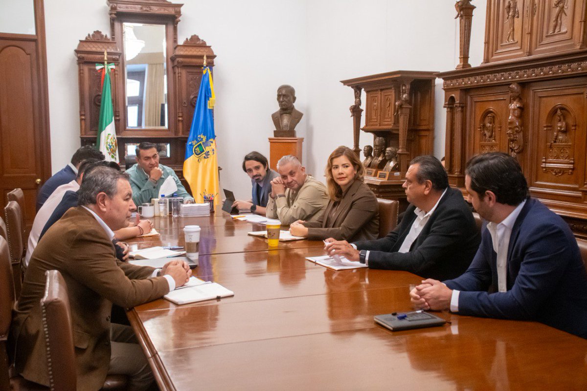 15_matthew's tweet photo. Está listo el equipo de Unirse's #Jalisco y sus direcciones regionales https://t.co/mtwVlHcHJ5