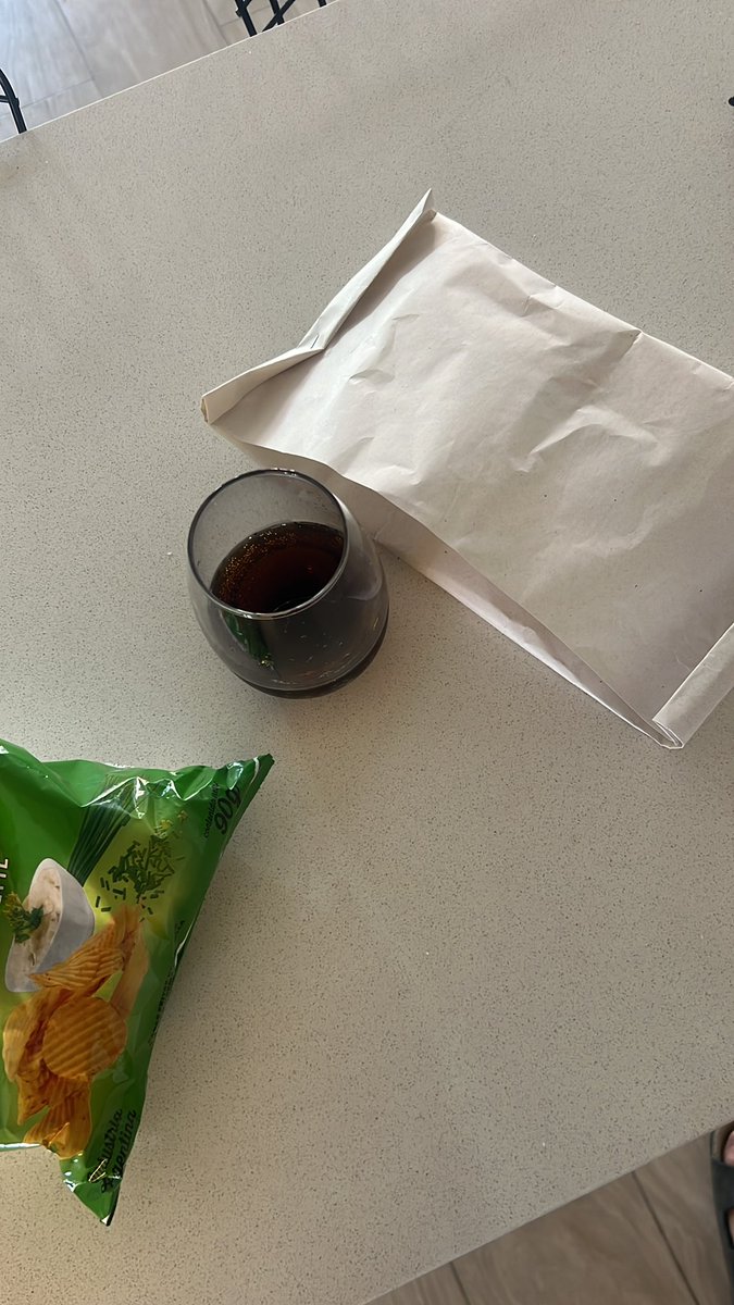 bondinho10's tweet image. pov: estas a punto de comer el mejor almuerzo de tu vida