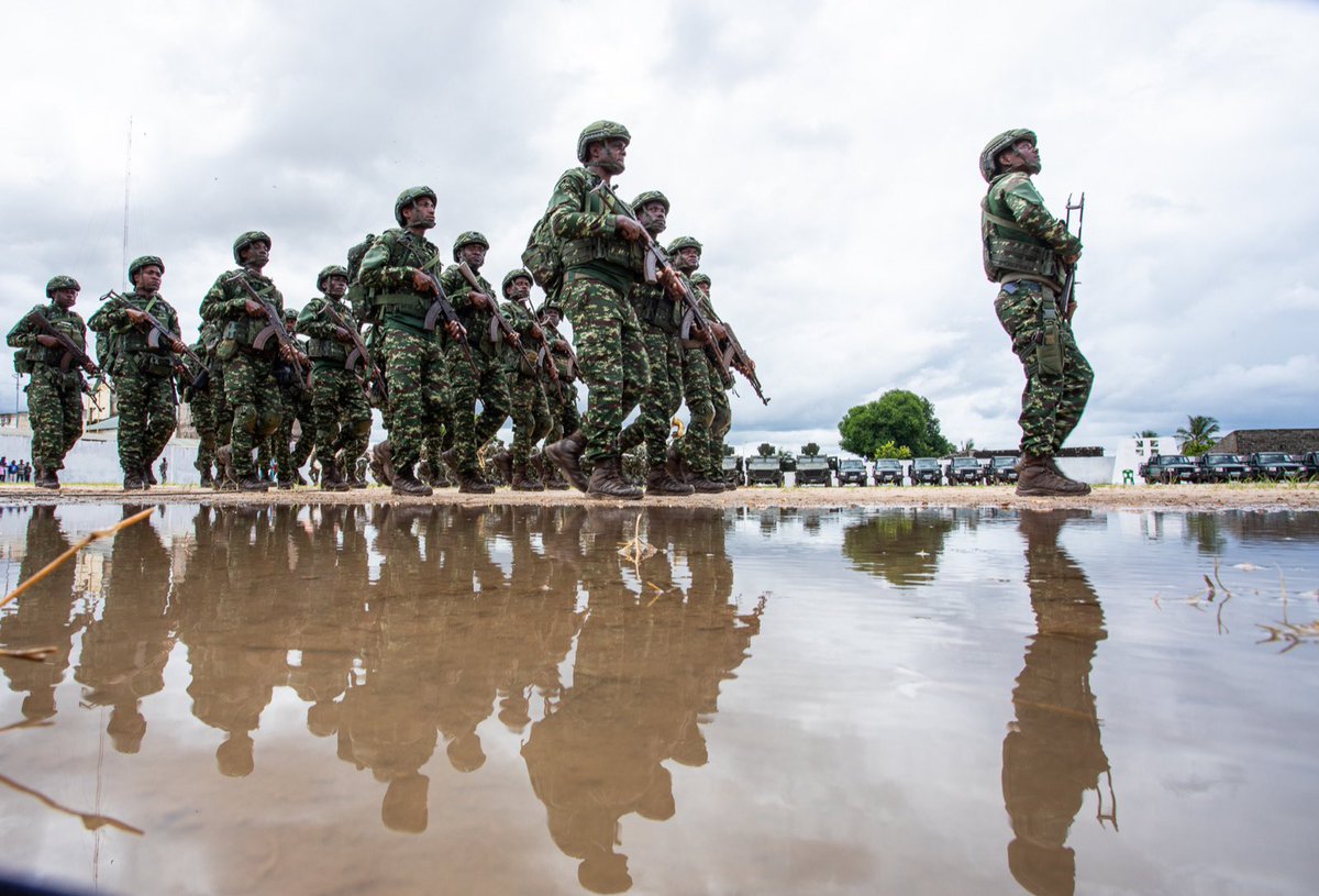 Caros compatriotas,

Hoje, 21.02, realizamos a cerimônia de Encerramento e Abertura do Ano Operacional Militar 2024-2025, no distrito de Mocuba, província da Zambézia.

Com esta cerimônia, reafirmamos que as Forças Armadas de Defesa de Moçambique (FADM) estão prontas para iniciar
