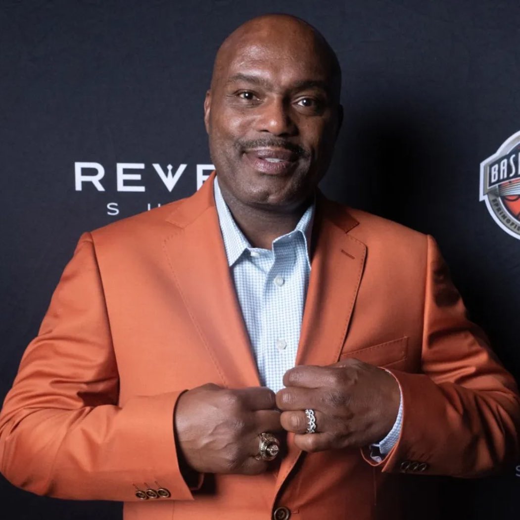 LegionHoops's tweet image. “If I go back and suit up, I wanna go f*** up Tyrese Haliburton… He talks so much s***. I wanna go back and bust his motherf***ing a**. He think he all that.”

— Tim Hardaway Sr. 😳

(via @GilsArenaShow)