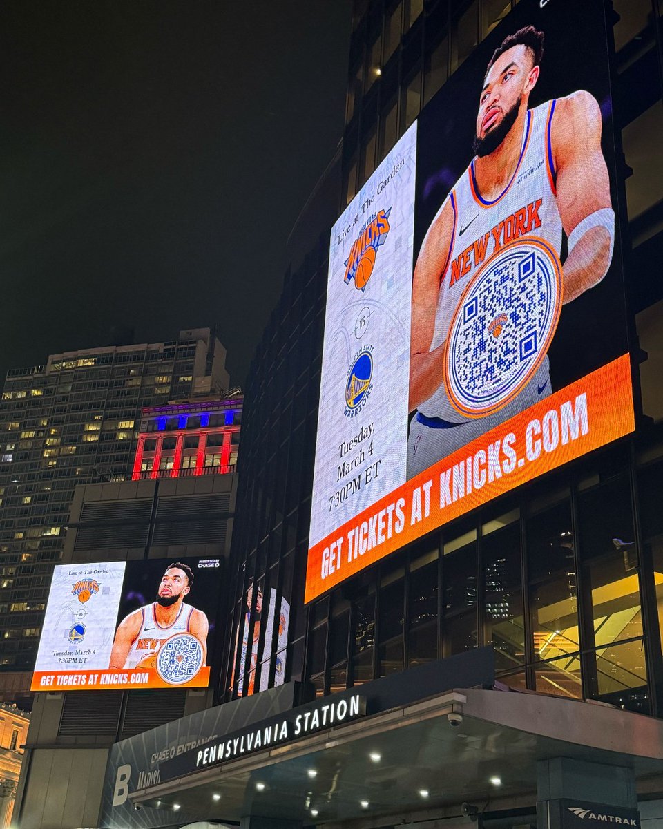 Flowcode's tweet image. Double Flowcodes on the @nyknicks billboard at MSG? Somebody pinch us… oh, and double the conversions too 😉
#flowcode #knicks #MSG #billboard #qrcode #fansexperience