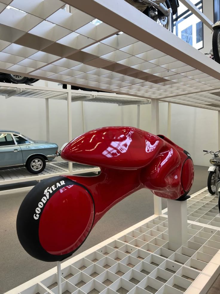 ルイジ・コラーニのバイクとか初めて見た AKIRAの金田のバイクより前