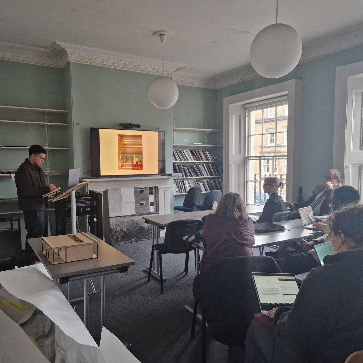 arch_cambridge's tweet image. So good to have distinguished housing architect Alison Brookes @AlisonBrookesArc here to assist with year 3 reviews!
#architecturestudy #architecturereviews @Cambridge_Uni