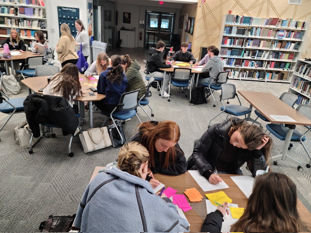 RFH_STEM's tweet image. Mrs. Deremiah and Mrs. Garrido's Calculus classes joining forces to tackle some challenging tasks in the upper leaning commons. @RFH_Regional @RFHCurriculum