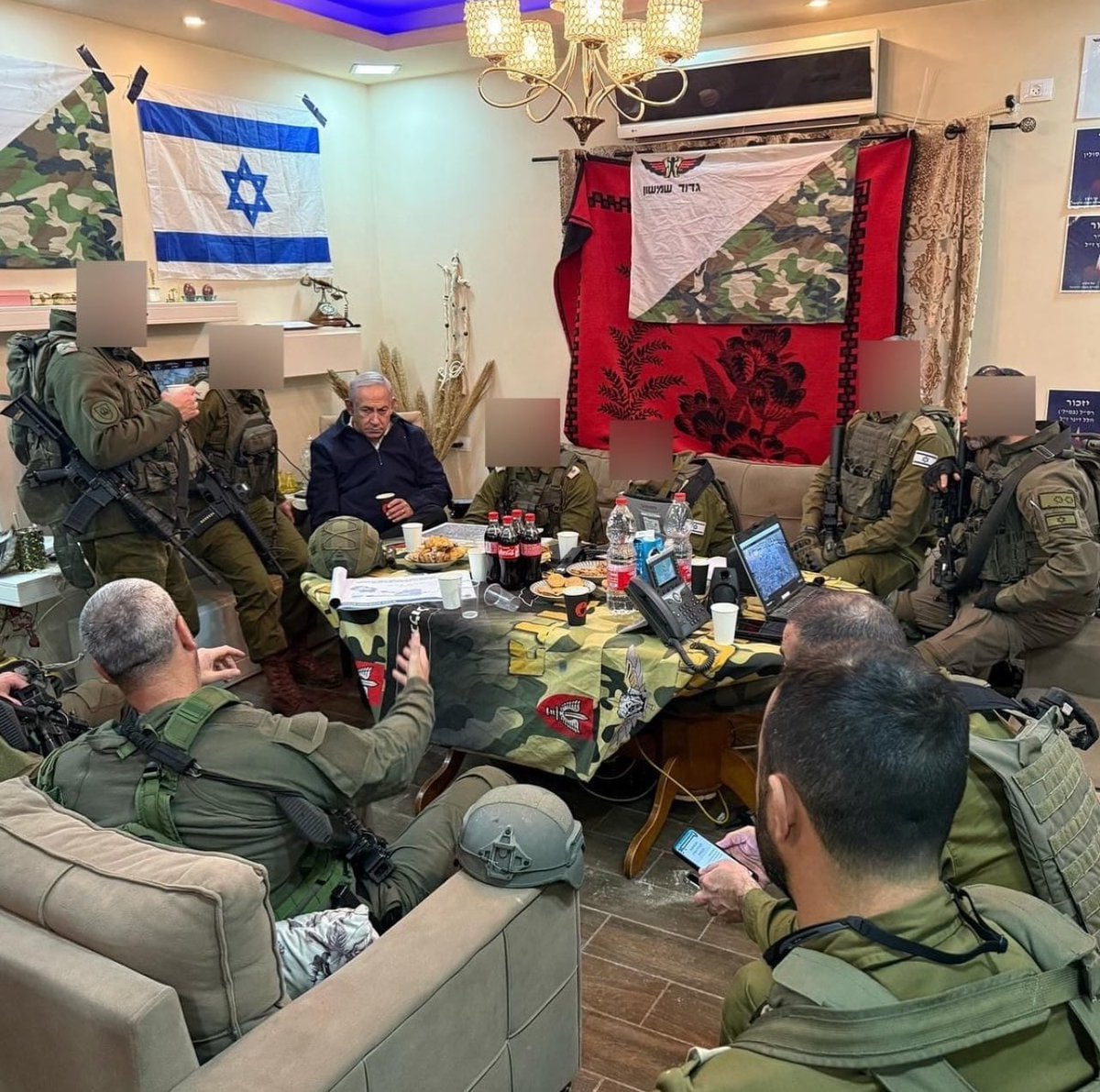 PalestineChron's tweet image. Israeli Prime Minister Benjamin Netanyahu raided a civilian Palestinian house in Tulkarm, in the occupied West Bank, which was turned into a military base after the family was forcibly expelled.