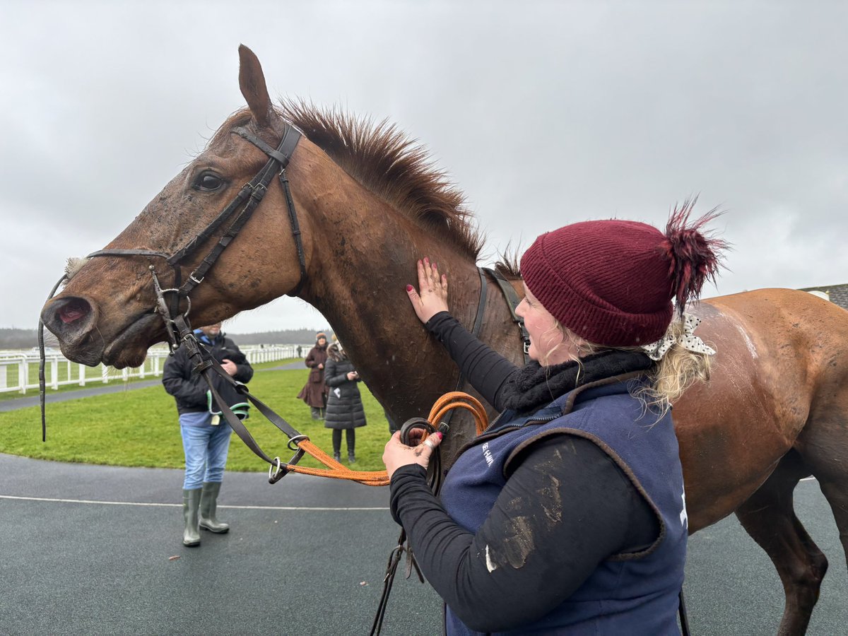ThorneFarm's tweet photo. Close Combat battles it out @ExeterRaces partnered by Lorcan Murtagh. Fabulous result for his owner &amp; @ThorneFarm 
#dreamteam #fedonspillers #burlybedding #winner
���🏇🏿🤩🏆🏇🏿🤩🏆🏇🏿🤩🏆 https://t.co/EdYt8yUuT5