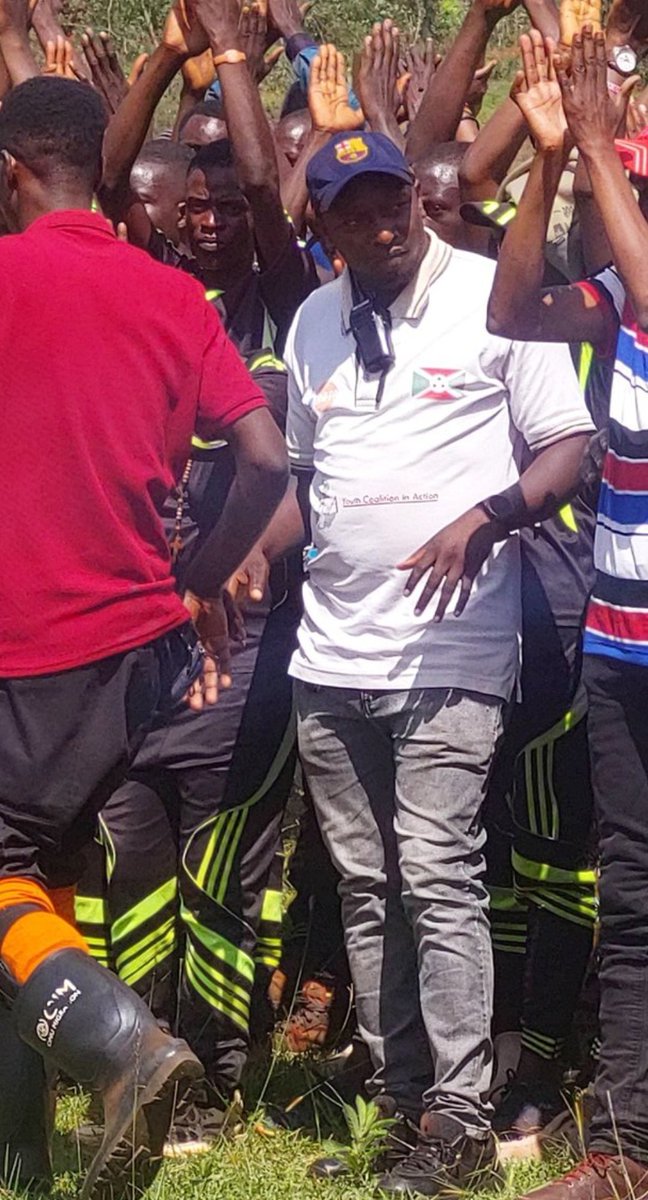 joe_philbert_ka's tweet image. Mu ntara ya #Muyinga muri komine #Gasorwe,harabaye inama ejo haheze,inama yatumiwemwo imbonerakure,abatwara igisirikare n'igipolisi muriyo nama,inyuma yayo habaye iyindi nama y'akanywababu ivyavugiwemwo ntavyo ndaronka ico bikoze yari inama idasanzwe,ivuga ku mutekano