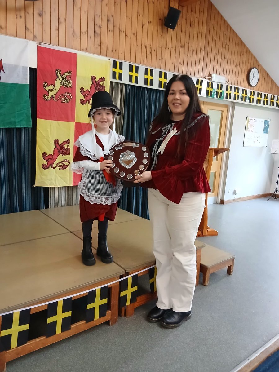 Ysgol Y Dderi tweet media