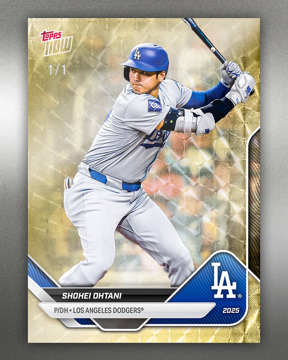 Topps's tweet image. 𝐅𝐈𝐑𝐒𝐓 𝐋𝐎𝐎𝐊: The brand new 2025 Topps NOW design has arrived.

In addition to an all-new look, this season's Topps NOW collection has several other big upgrades:

• Parallel structure now matches other key products with Gold /50, Orange /25, Black /10, Red /5, &amp;amp; a 1/1…